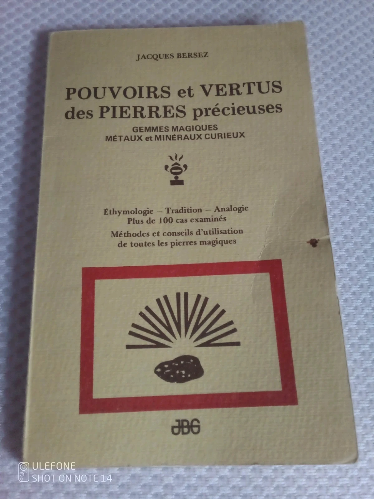 Livre magie Pouvoirs et vertus des pierres précieuses jacques bersez